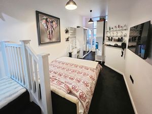 Master bedroom- click for photo gallery